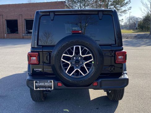New 2026 Jeep Wrangler Unlimited Sahara AWD/4WD image 6