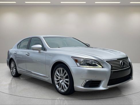 Used 2015 Lexus LS 460 w/ Comfort Package RWD image 7