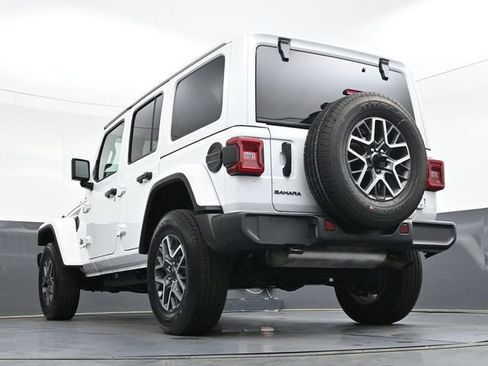 Used 2025 Jeep Wrangler Sahara image 33