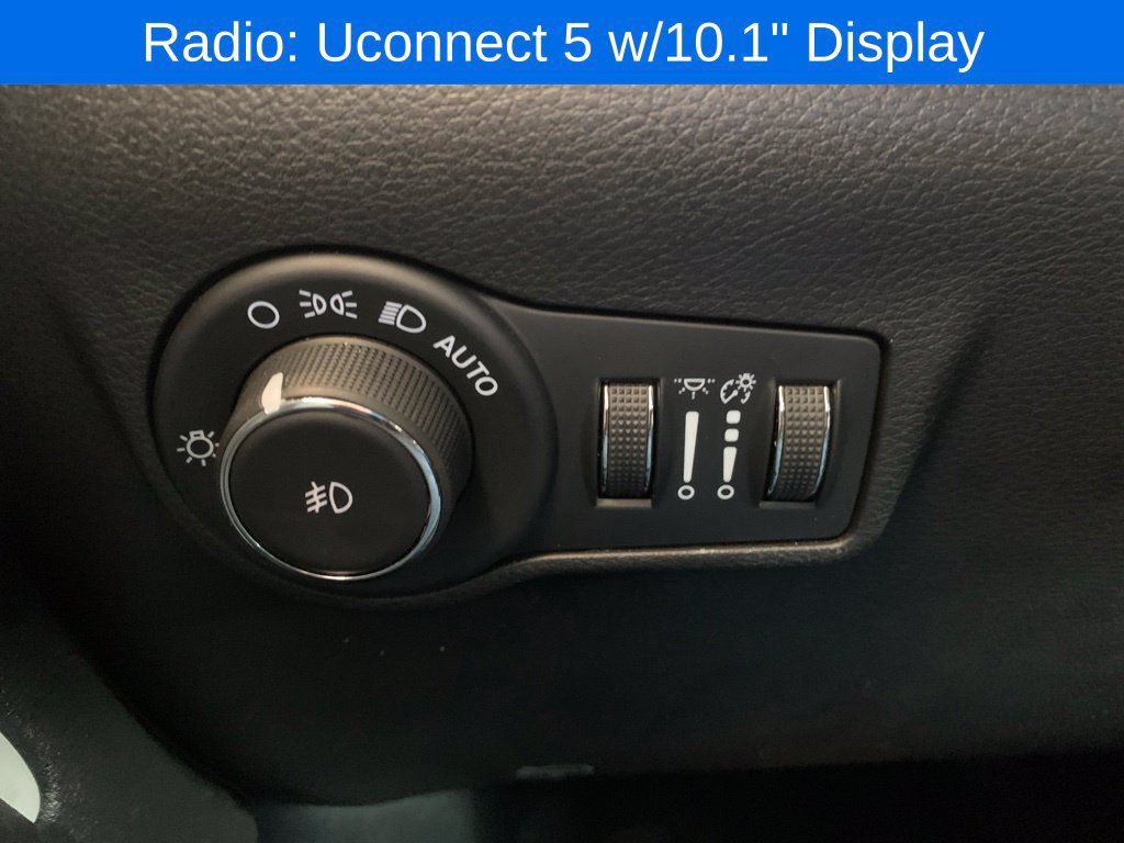 Used 2025 Jeep Compass Limited AWD/4WD image 8