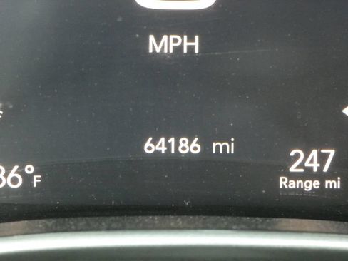 Used 2023 Chrysler Pacifica Touring-L FWD image 26