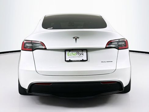 Used 2022 Tesla Model Y Long Range AWD/4WD image 7