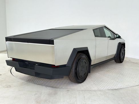 Used 2025 Tesla Cybertruck AWD Crew Cab image 8