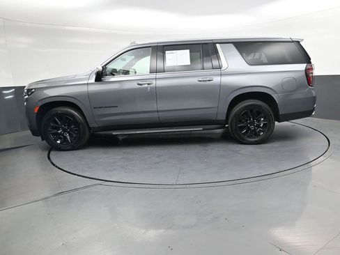 Used 2021 Chevrolet Suburban Premier w/ Premium Package image 3