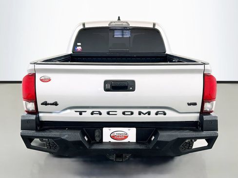 Used 2022 Toyota Tacoma SR5 AWD/4WD image 5