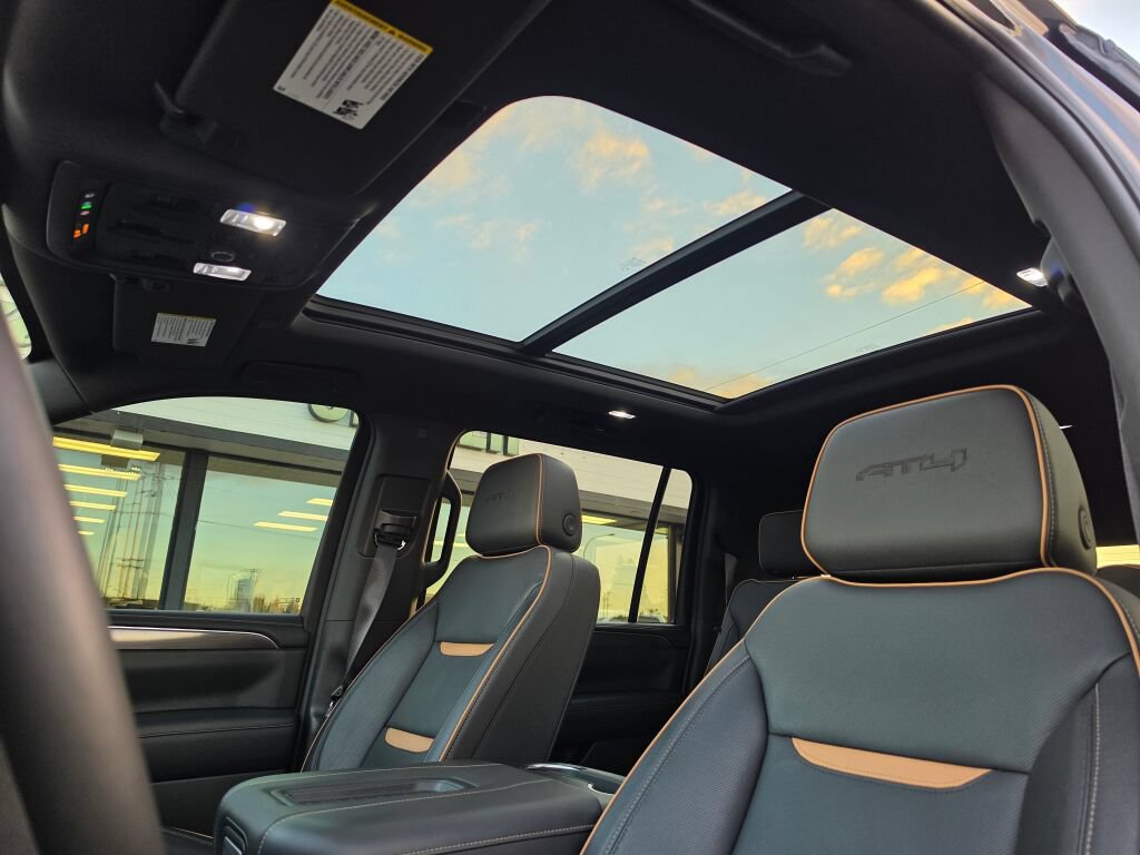 Used 2024 GMC Yukon XL AT4 w/ Technology Package AWD/4WD image 17