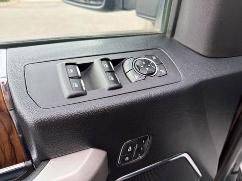 Used 2018 Ford F150 Lariat w/ Equipment Group 502A Luxury AWD/4WD image 14