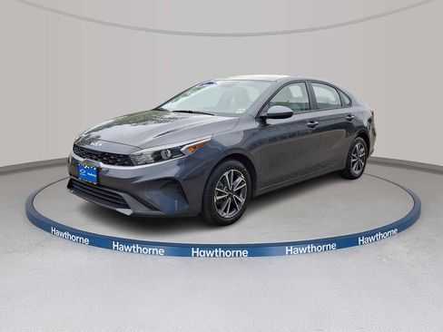 Used 2023 Kia Forte LXS FWD image 3