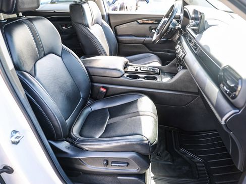 Certified 2025 Honda Pilot EX-L image 9