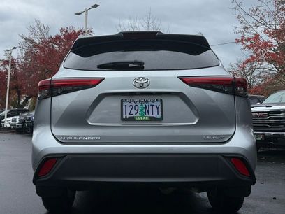 Certified 2022 Toyota Highlander LE