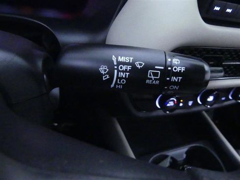 Used 2025 Honda HR-V LX image 16