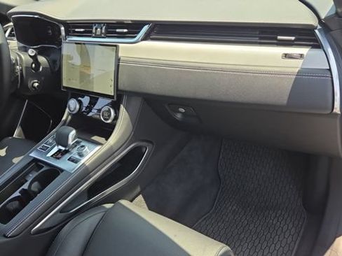 Used 2026 Jaguar F-PACE R-Dynamic S AWD/4WD image 19