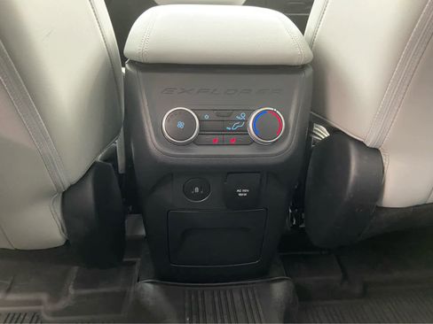 Used 2025 Ford Explorer Platinum w/ LUX Leather Package image 19