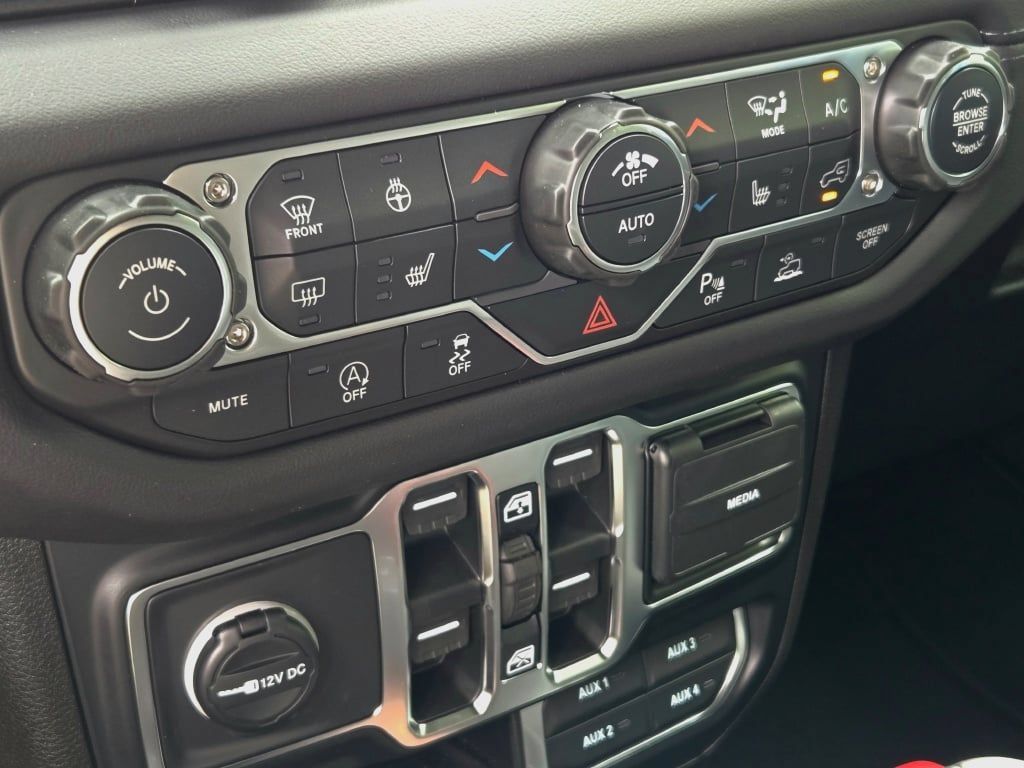 New 2026 Jeep Wrangler Unlimited Sahara AWD/4WD image 39