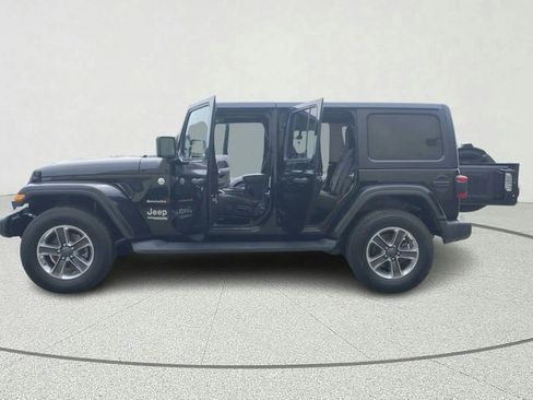 Used 2018 Jeep Wrangler Unlimited Sahara w/ Dual Top Group AWD/4WD image 11