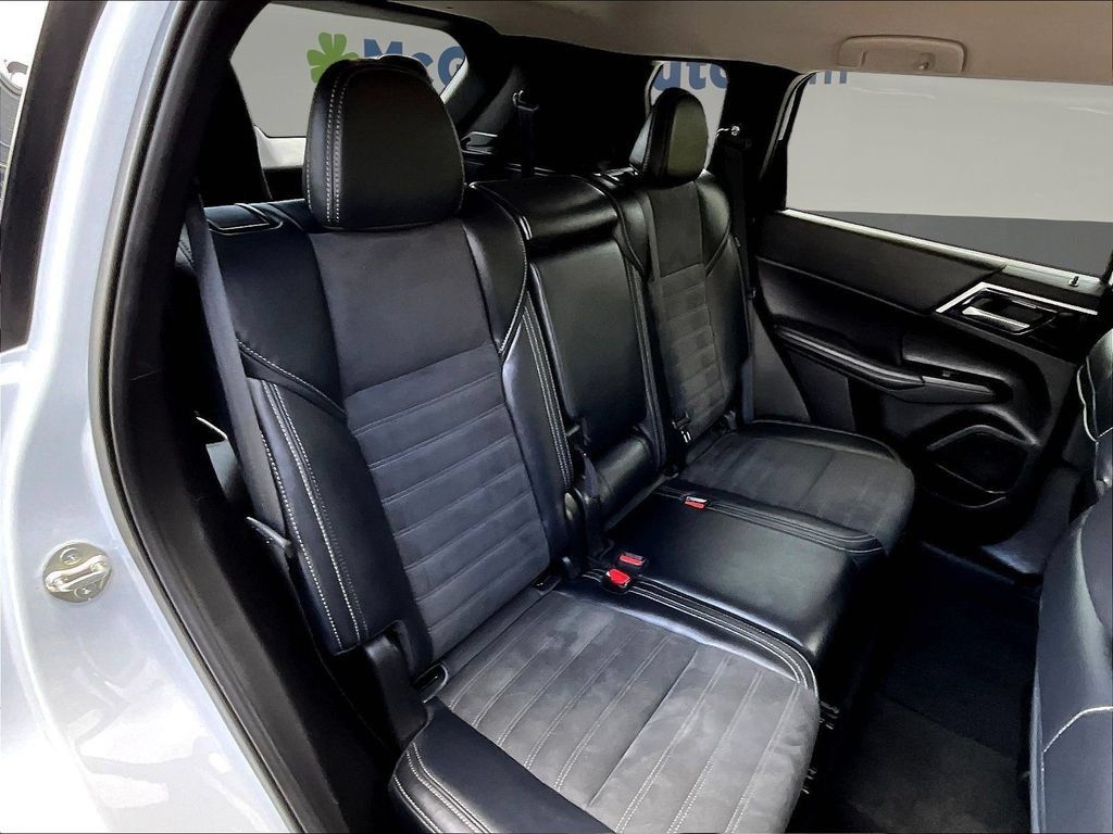 Used 2024 Mitsubishi Outlander SE AWD/4WD image 28
