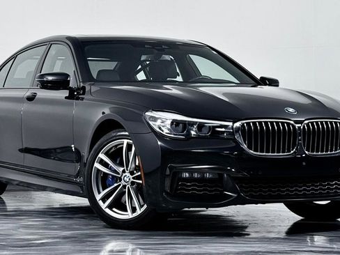 Used 2018 BMW 740e xDrive AWD/4WD image 2