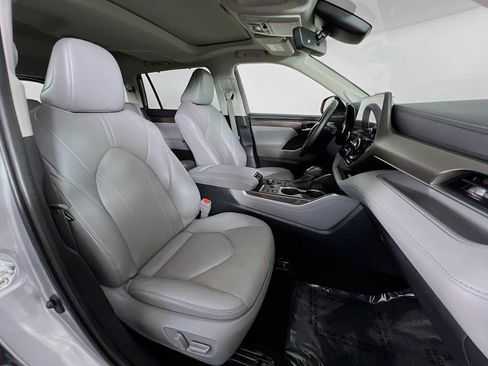 Used 2023 Toyota Highlander Limited AWD/4WD image 30