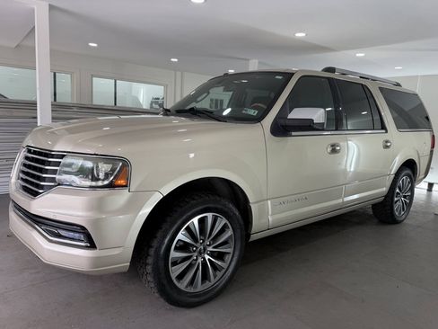 Used 2017 Lincoln Navigator L Select AWD/4WD image 23
