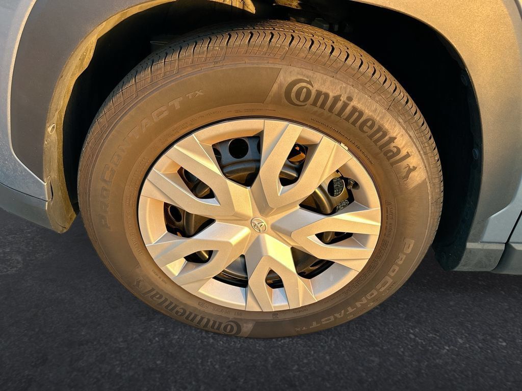 Certified 2025 Toyota Corolla Cross L FWD image 10