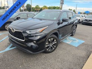 Used 2024 Toyota Highlander XLE FWD video 1