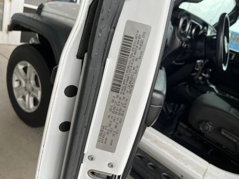 Used 2018 Jeep Wrangler Sport S image 26