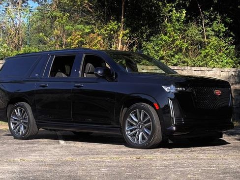 Used 2023 Cadillac Escalade ESV Sport w/ Touring Package AWD/4WD image 3