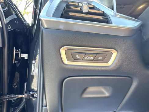 Used 2026 BMW X7 xDrive40i w/ Premium Package AWD/4WD image 34