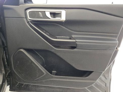 Used 2020 Ford Explorer XLT w/ Equipment Group 202A AWD/4WD image 6