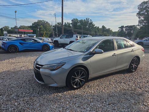 Used 2015 Toyota Camry XSE FWD image 2