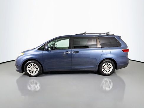 Certified 2017 Toyota Sienna XLE image 4