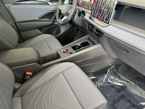 New 2026 Volkswagen Tiguan SE R-Line FWD image 15