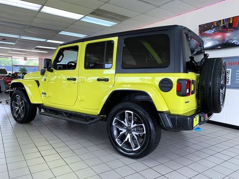 Used 2024 Jeep Wrangler Unlimited w/ Convenience Group AWD/4WD image 5
