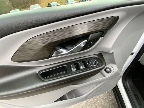 Used 2023 GMC Terrain SLE w/ Driver Convenience Package image 21