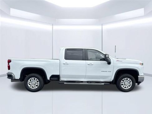 Used 2025 Chevrolet Silverado 2500 LT AWD/4WD image 11