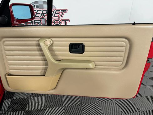 Used 1991 BMW 325i Convertible RWD image 46