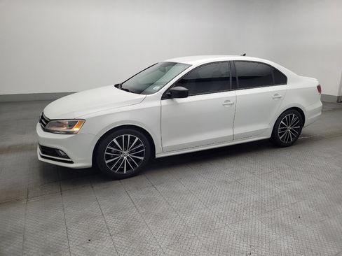 Used 2016 Volkswagen Jetta Sport image 2
