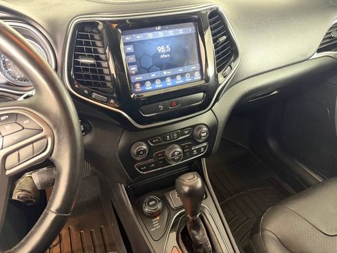 Used 2019 Jeep Cherokee Limited AWD/4WD image 2