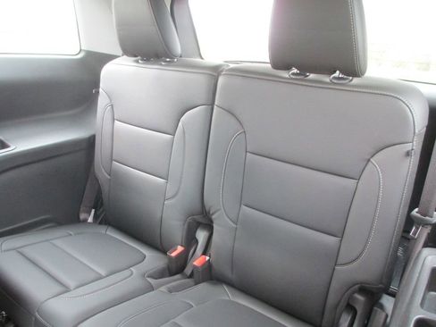 Used 2023 GMC Acadia SLT w/ Technology Package image 23