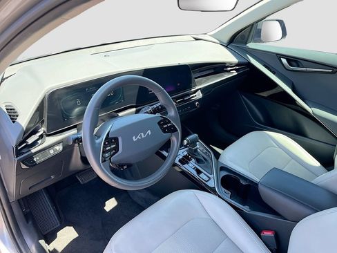 Used 2023 Kia Niro EX FWD image 9
