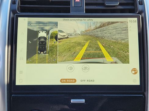 Certified 2024 Land Rover Discovery Dynamic SE image 23