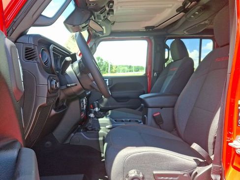 Used 2025 Jeep Wrangler Unlimited Rubicon AWD/4WD image 6