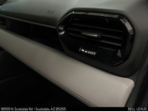 Used 2024 Honda Pilot Touring image 29