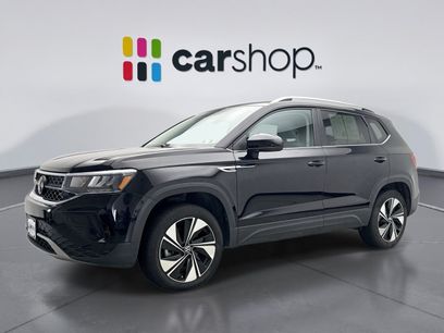 Used 2024 Volkswagen Taos SE w/ Panoramic Sunroof Package