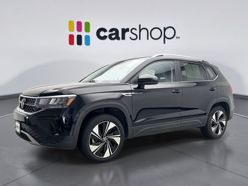 Used 2024 Volkswagen Taos SE w/ Panoramic Sunroof Package AWD/4WD image 1