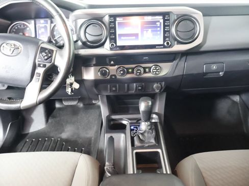 Used 2020 Toyota Tacoma SR5 AWD/4WD image 26