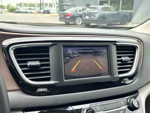 Used 2023 Chrysler Voyager LX FWD image 21