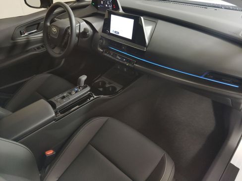 Used 2025 Toyota Prius XLE image 27
