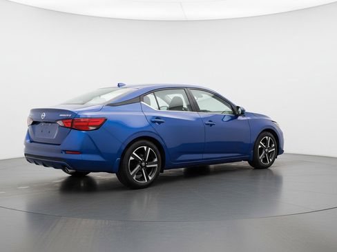 Used 2025 Nissan Sentra SV image 9