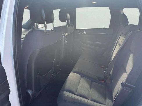 Used 2015 Jeep Grand Cherokee Laredo w/ Quick Order Package 23E image 12